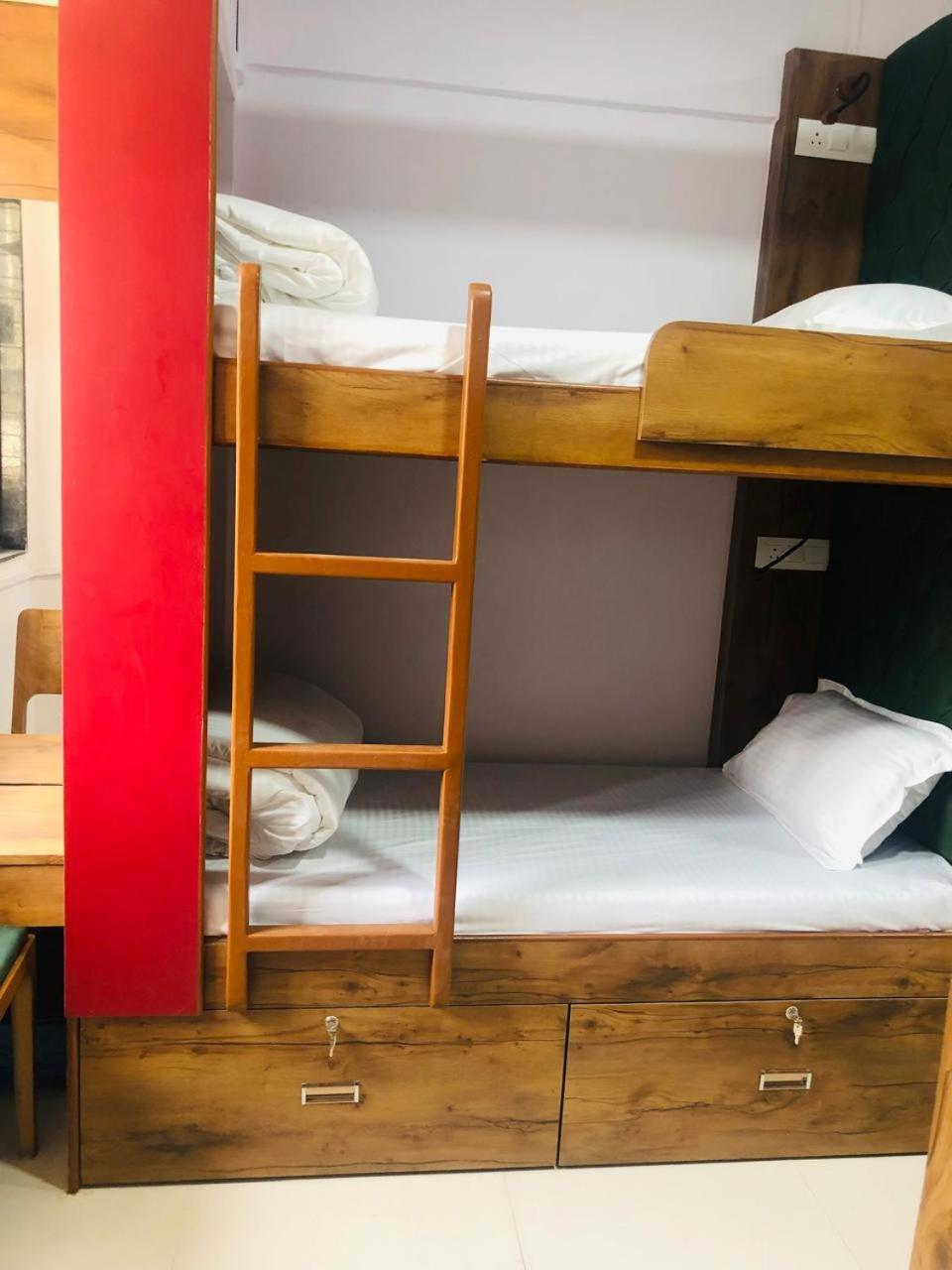 Everest Stays Rooms And Dormitory Mumbai Ngoại thất bức ảnh